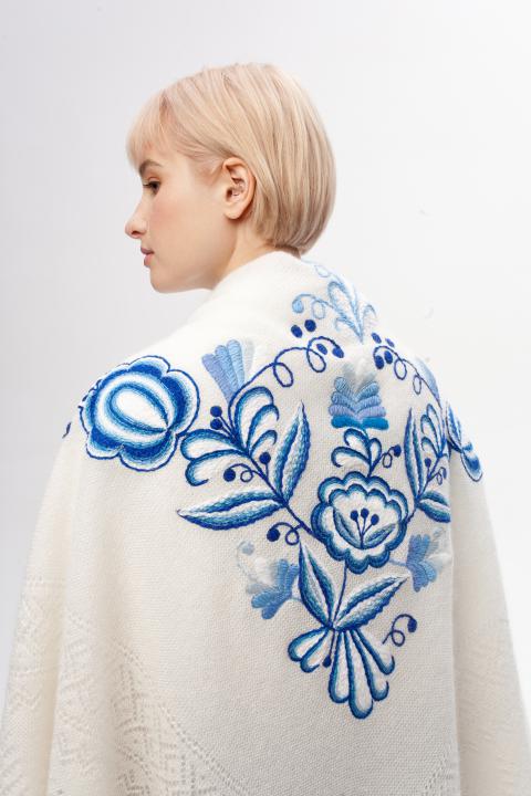 Embroidered White Down Shawl (150 × 150 cm)