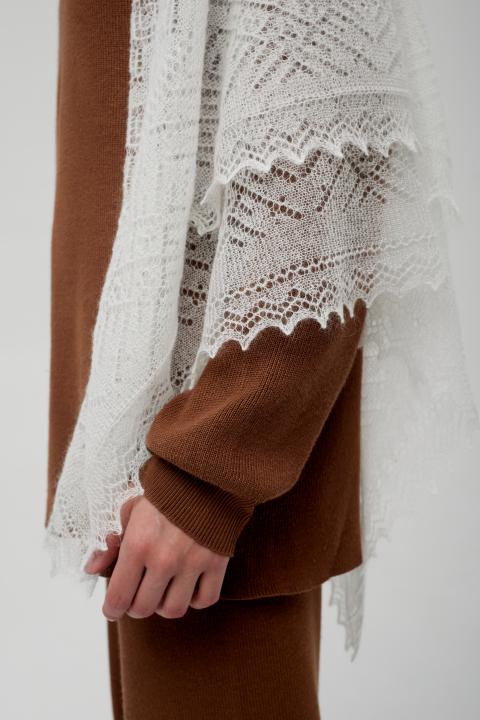 White Lace Down Shawl (120 × 120 cm)