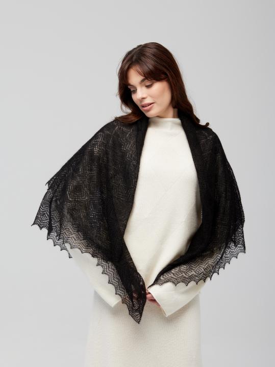 Black Lace Down Shawl (120 × 120 cm)