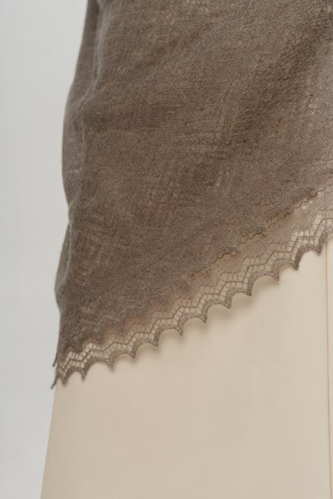 Gray Lace Down Shawl (140 × 140 cm)