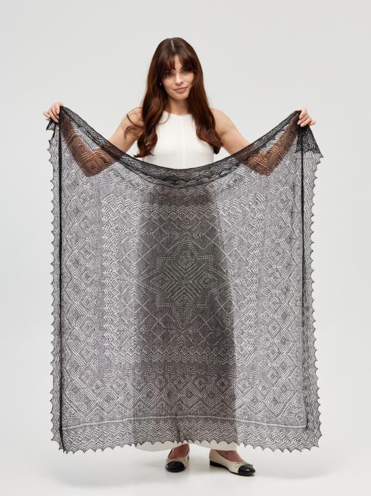 Black Lace Down Shawl (120 × 120 cm)