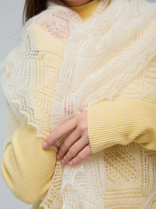 Ecru Lace Down Shawl (100 × 100 cm)