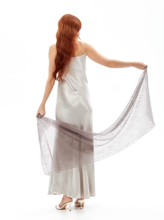 Gray Lace Down Stole (140 × 60 cm)