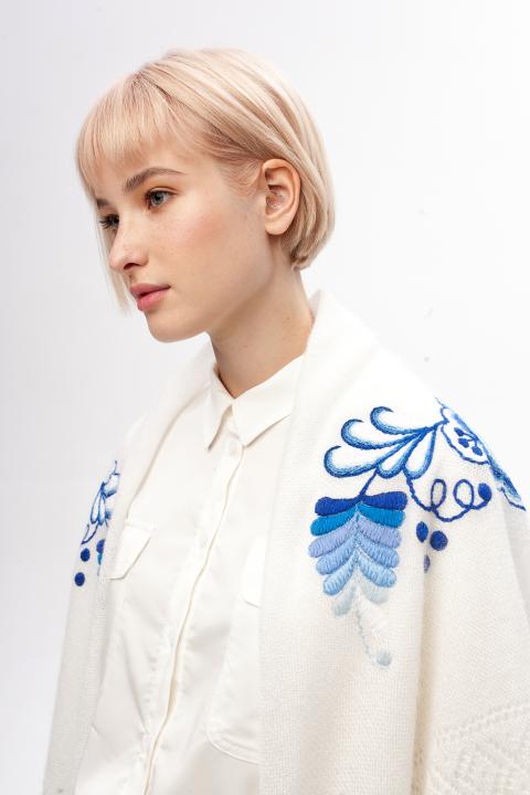 Embroidered White Down Shawl (150 × 150 cm)