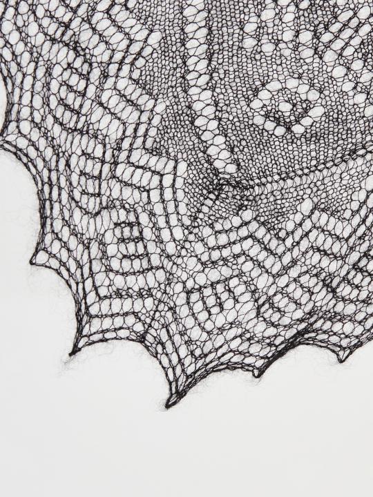 Black Lace Down Shawl (120 × 120 cm)