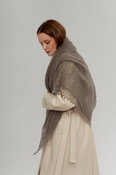Gray Lace Down Shawl (140 × 140 cm)
