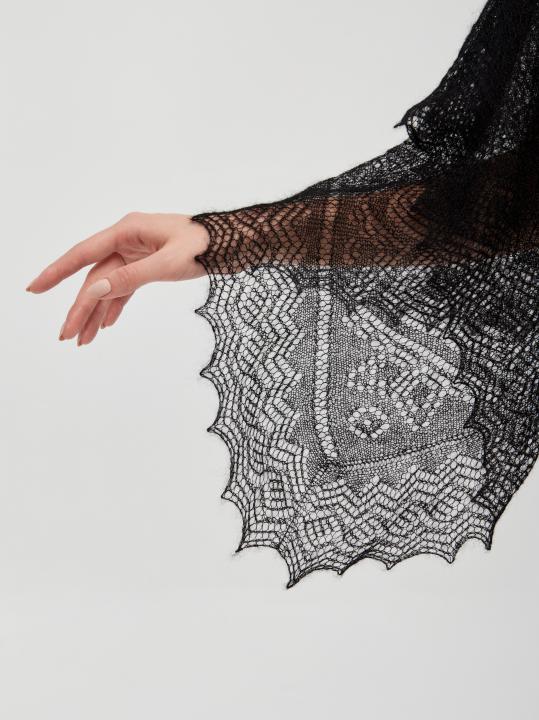 Black Lace Down Shawl (120 × 120 cm)