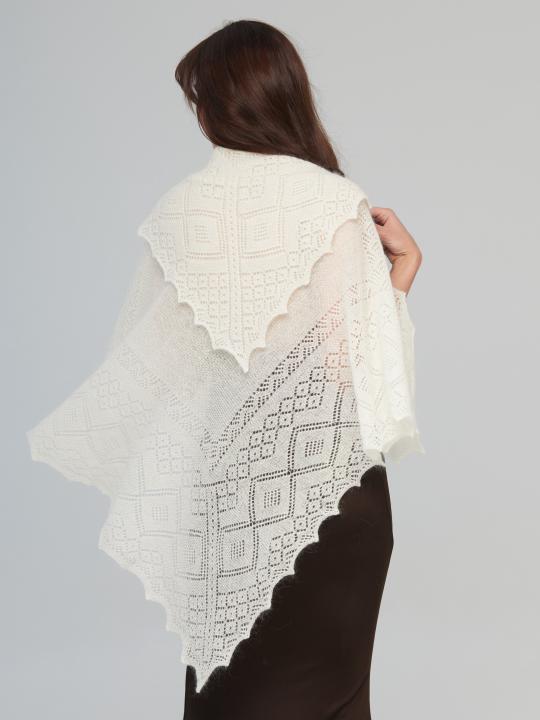 Warm Ecru Down Shawl (100 × 100 cm)