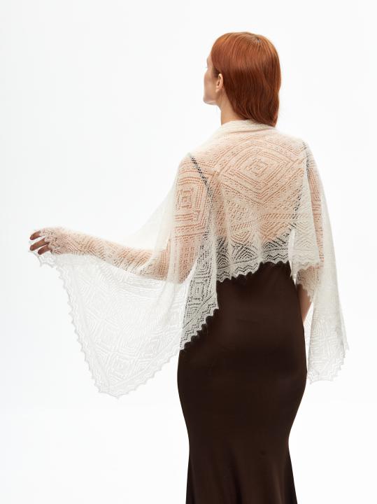 Ecru Lace Down Stole (140 × 60 cm)
