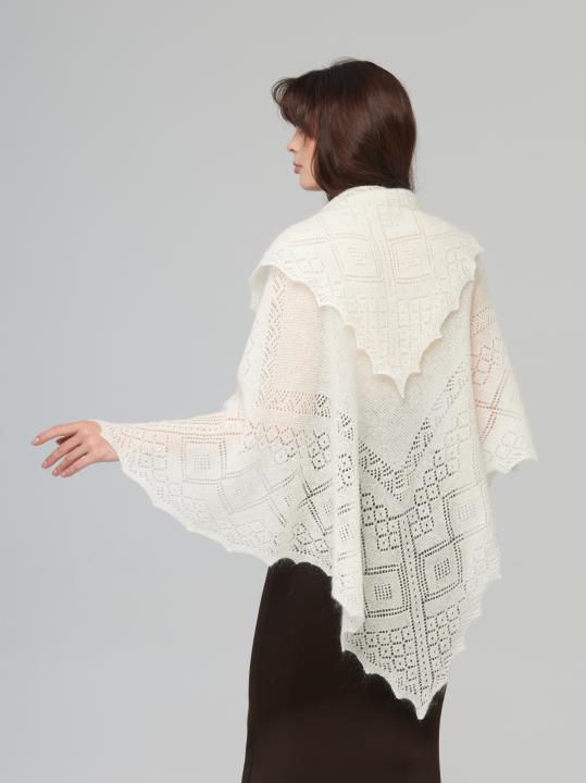 Warm Ecru Down Shawl (100 × 100 cm)