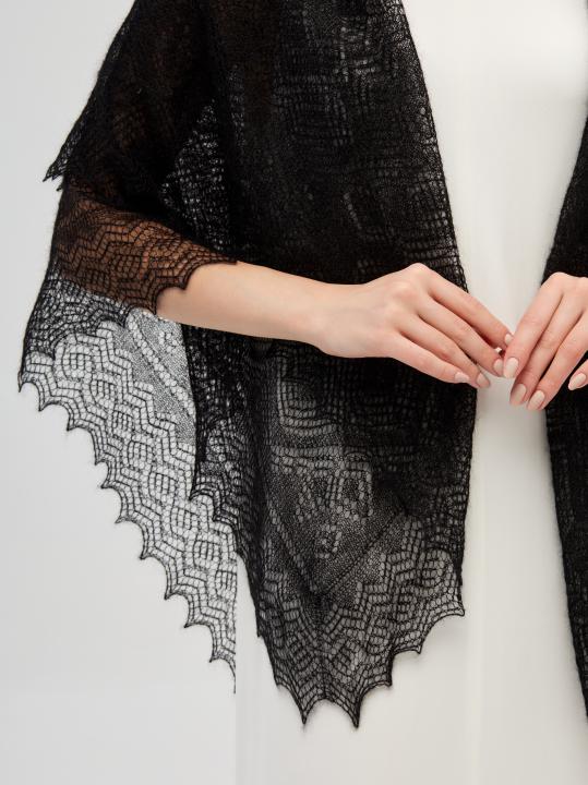 Black Lace Down Shawl (120 × 120 cm)