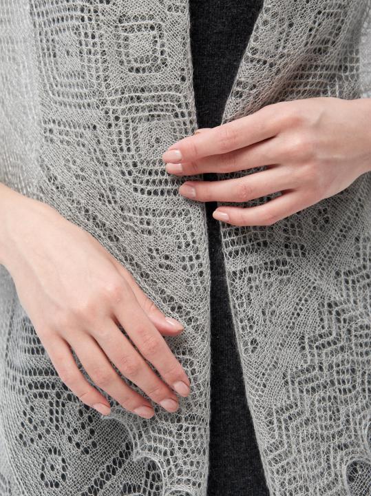 Gray Lace Down Shawl (120 × 120 cm)