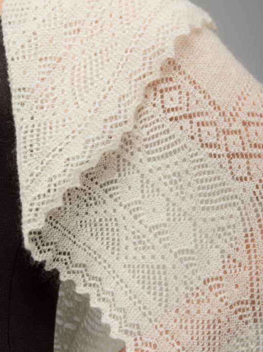 White Warm Down Shawl (100 × 100 cm)