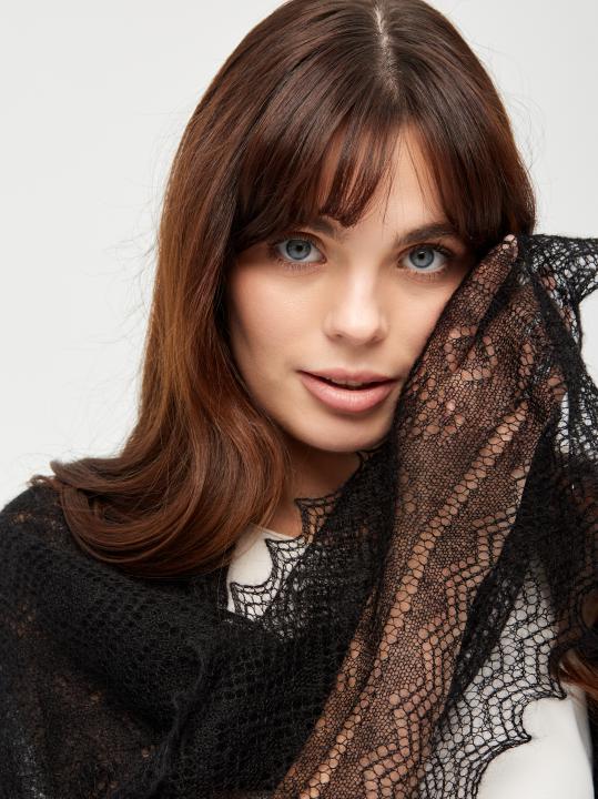 Black Lace Down Shawl (120 × 120 cm)
